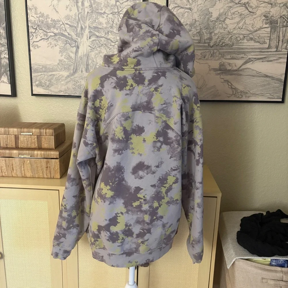 lululemon athletica size 12